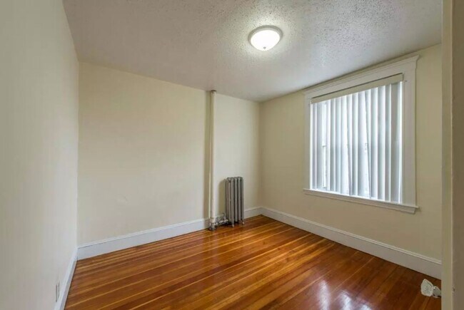 Foto del edificio - NO FEE an a Great Price on Conveniently Lo...