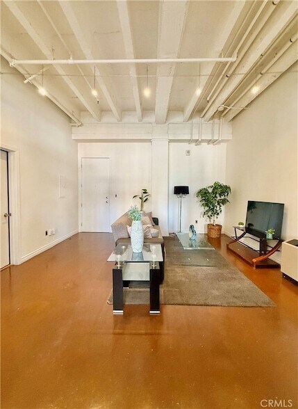 Foto del edificio - 312 W 5th St