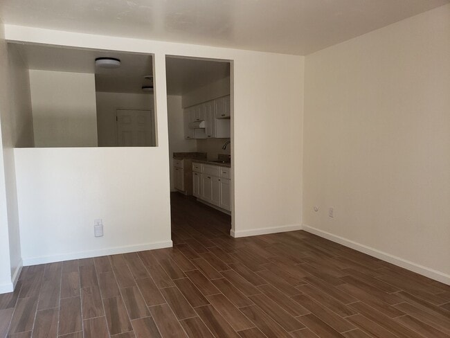 Foto del edificio - Maple Ave - Triplex
