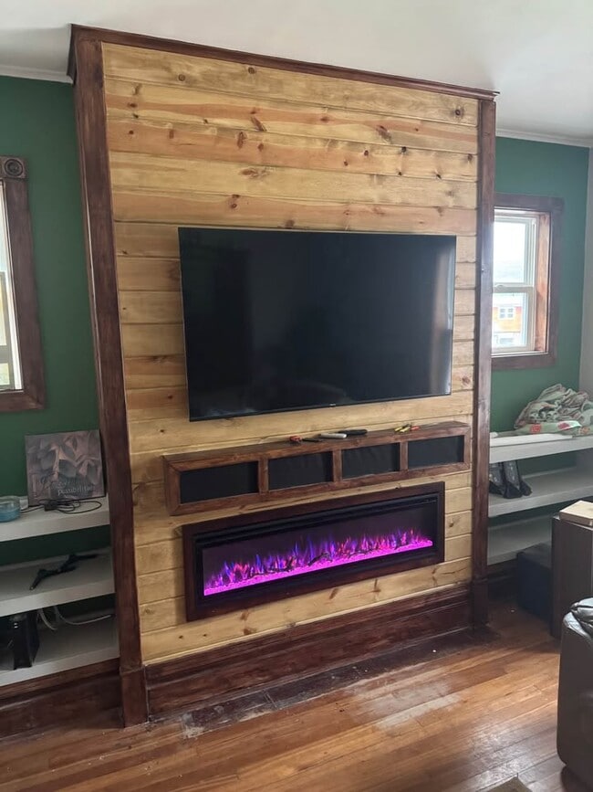 Building Photo - 911 College Ave