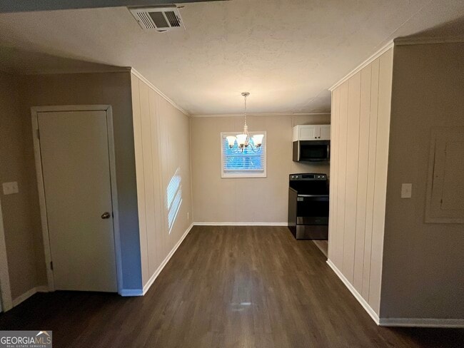 Foto del edificio - 6107 Shadow Glen Ct SW