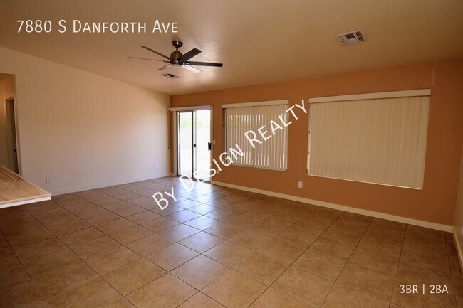 Building Photo - Renovated Rita Ranch 3 Bed 2 Bath with Peb...