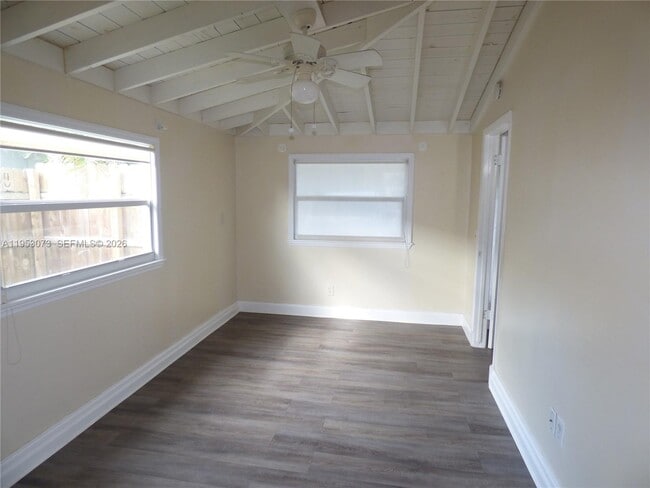 Foto del edificio - 2148 NE 182nd St