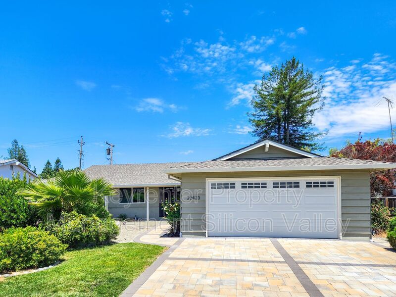 Foto principal - 22423 St Andrews Ave