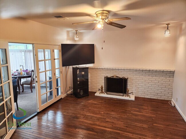 Building Photo - $4595 - **COMING SOON 8/1/26** Well Maintained 3 Bed / 2 Bath Home near Valley Christian HS w/ Pool