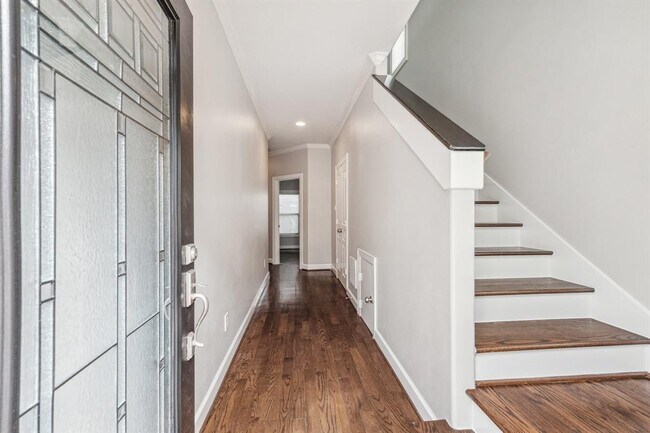 Building Photo - 415 W 27th St