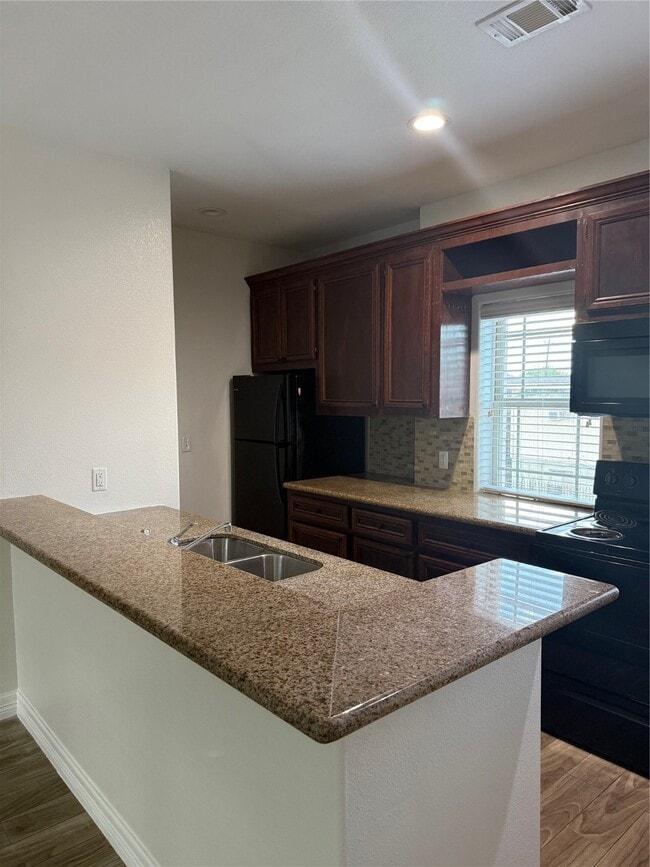 Foto del edificio - 716 Kolb Rd