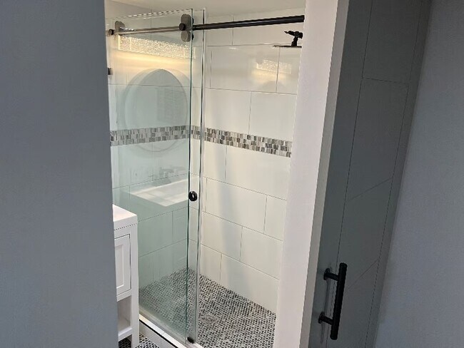 Bathroom Shower - 1887 N Laurel Ave