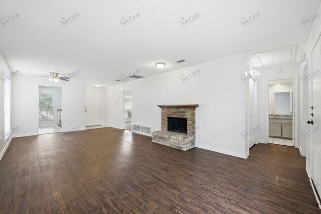 Foto del edificio - 2728 Westchester Dr