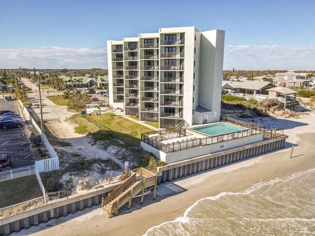 Building Photo - Beachside Condo!!