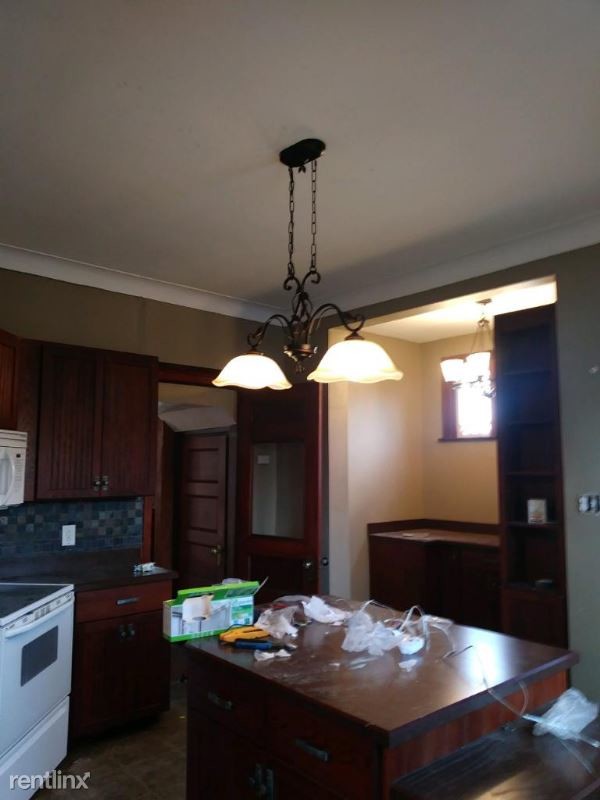 Foto del edificio - 6 br, 3 bath House - 215 Carrington Ave