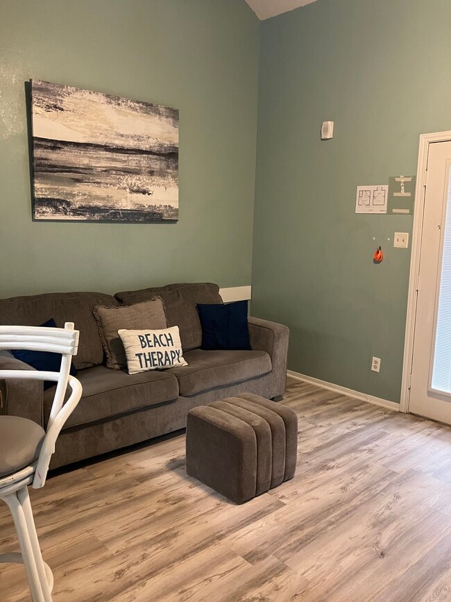 Foto del edificio - 14825 Windward Dr