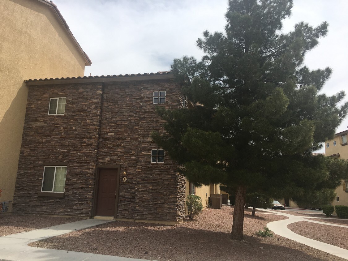 5965 Palmilla St, North Las Vegas, NV 89031 Townhome Rentals in North