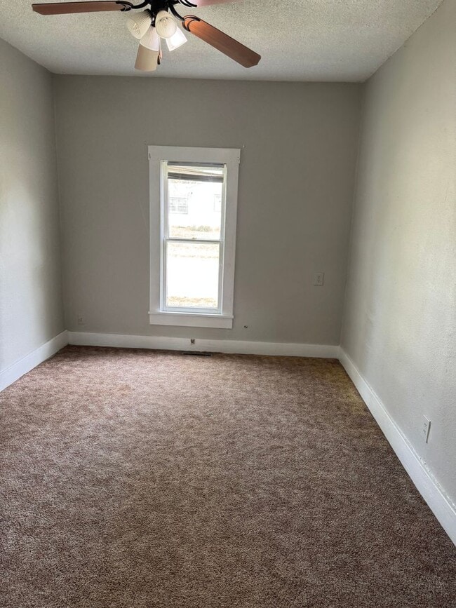 Building Photo - Newly remodeled 2 bed 1 bath for rent