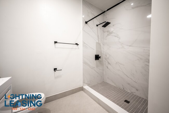 Building Photo - 8811 Burton Way