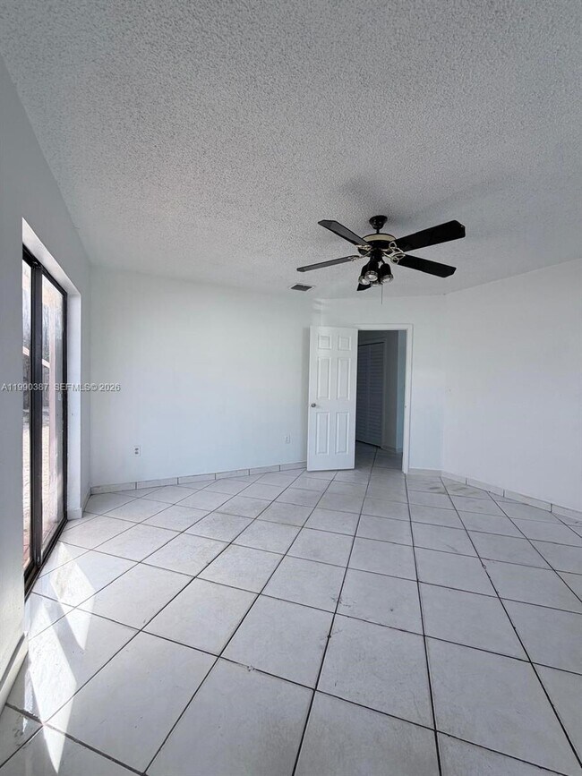 Building Photo - 450 NW 43rd Pl
