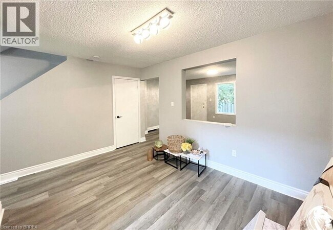 Photo du bâtiment - 10 Angus Rd