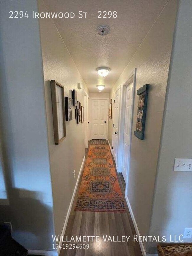Building Photo - Newer duplex available in Sweet Home