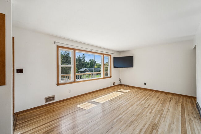 Building Photo - 1527 15th St NE