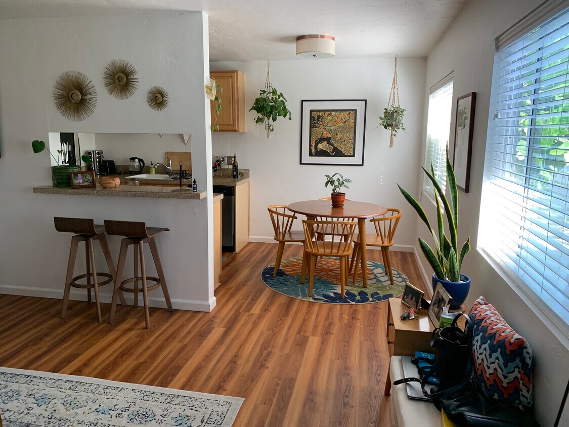 Foto principal - 1464 Essex St