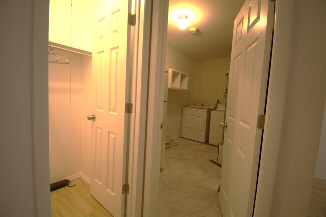 Foto del edificio - 607 Eastview Ct