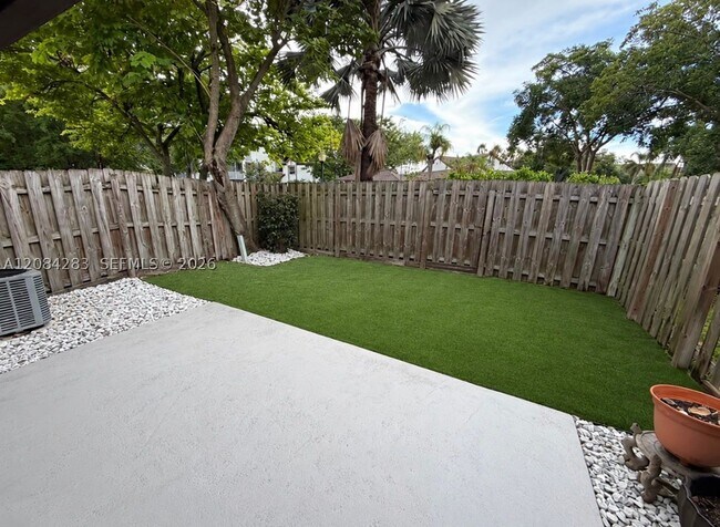 Foto del edificio - 11085 NW 38th Pl