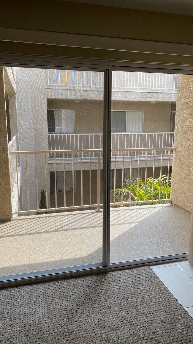 Building Photo - 555 Redondo Ave