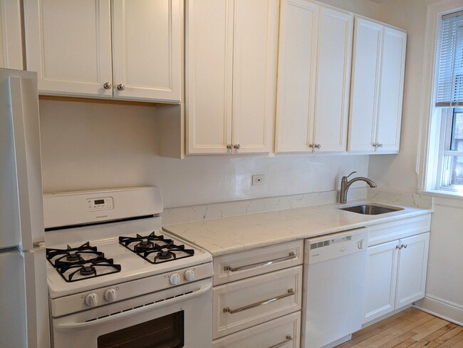 Building Photo - 1137 Maple Ave
