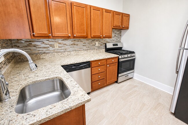 Building Photo - 6608 Dalzell Pl