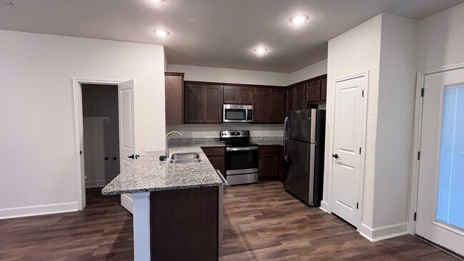 Foto del edificio - Stylish comfort in a Gated community with ...