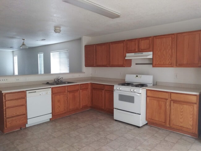 Foto del edificio - 5808 Night Rose Ave NW