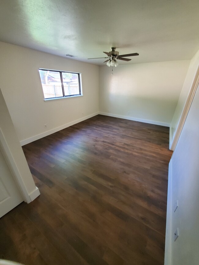 master bed - 6300 Pine St
