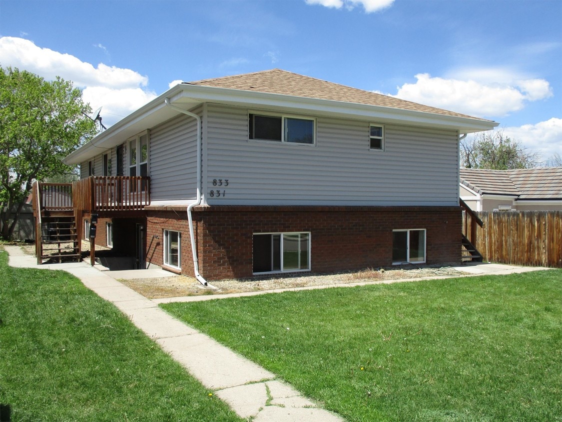 Primary Photo - 833 Meade St