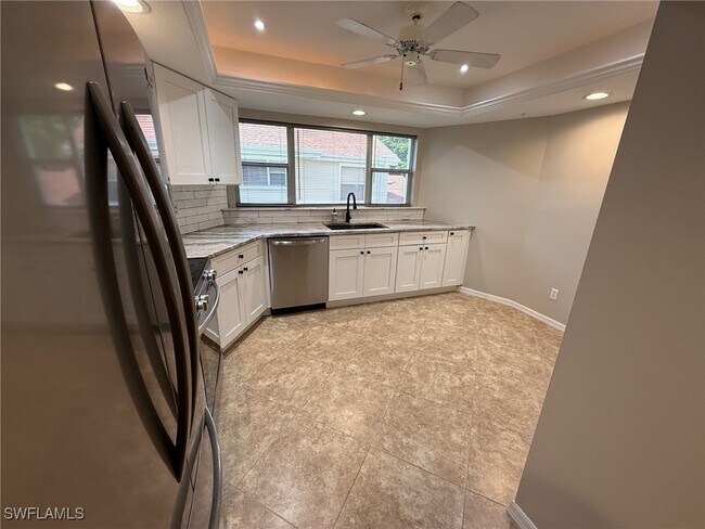 Building Photo - 9836 Luna Cir