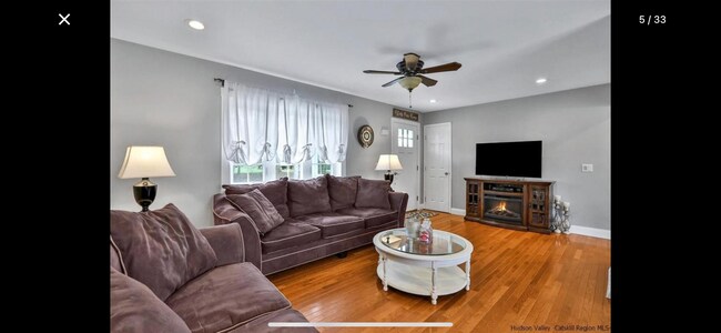 Foto del edificio - 623 N Elting Corners Rd