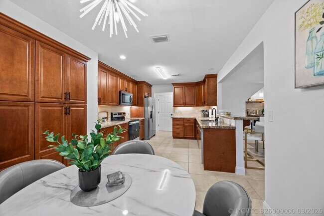 Building Photo - 2400 Seaford Dr