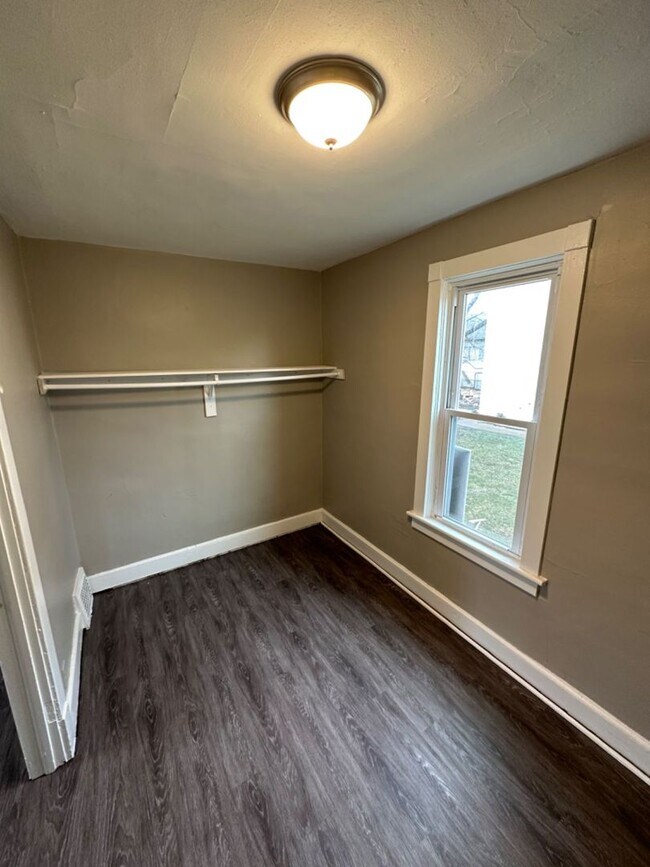 Foto del edificio - 2165 S 20th St. (Duplex)