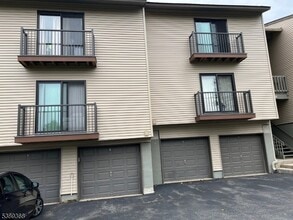 Building Photo - 606 Spruce Hills Dr