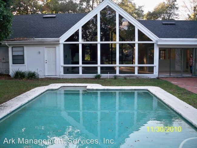 Building Photo - 216 Timbercove Cir