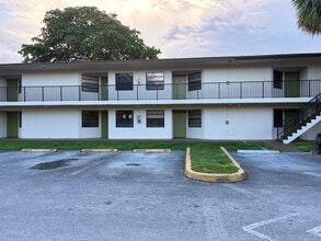 Building Photo - 4207 Lakeside Dr