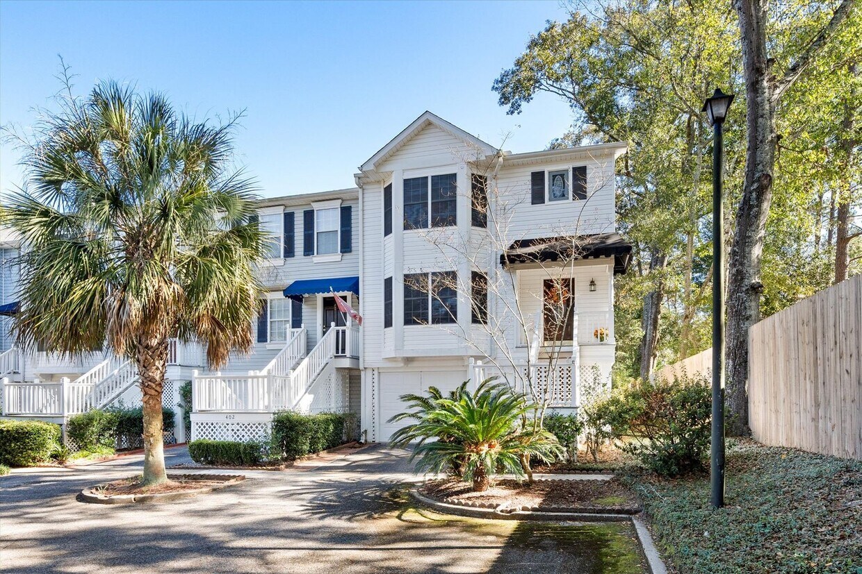Primary Photo - WILLOWBROOK TOWNHOMES -CLOSE TO USA