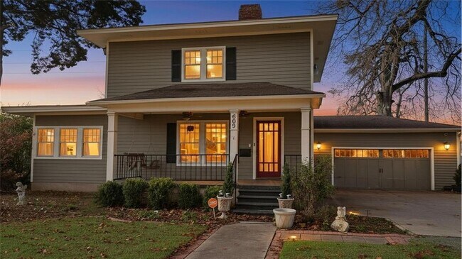 Foto del edificio - 609 N Ash St