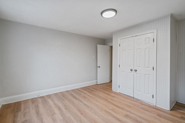 Building Photo - MOVE IN SPECIAL! SCORE HALF OFF 1ST MONTH'...
