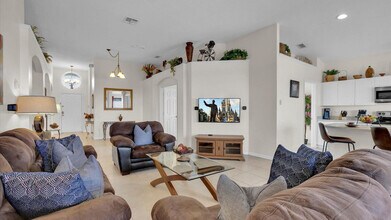 Building Photo - 8034 King Palm Cir