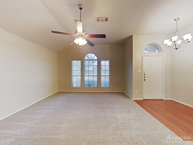 Foto del edificio - 1013 Meadowbend Dr