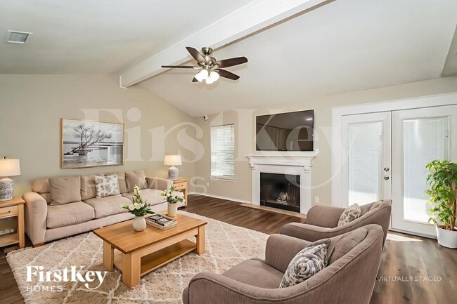 Foto del edificio - 6104 Skylark Ln