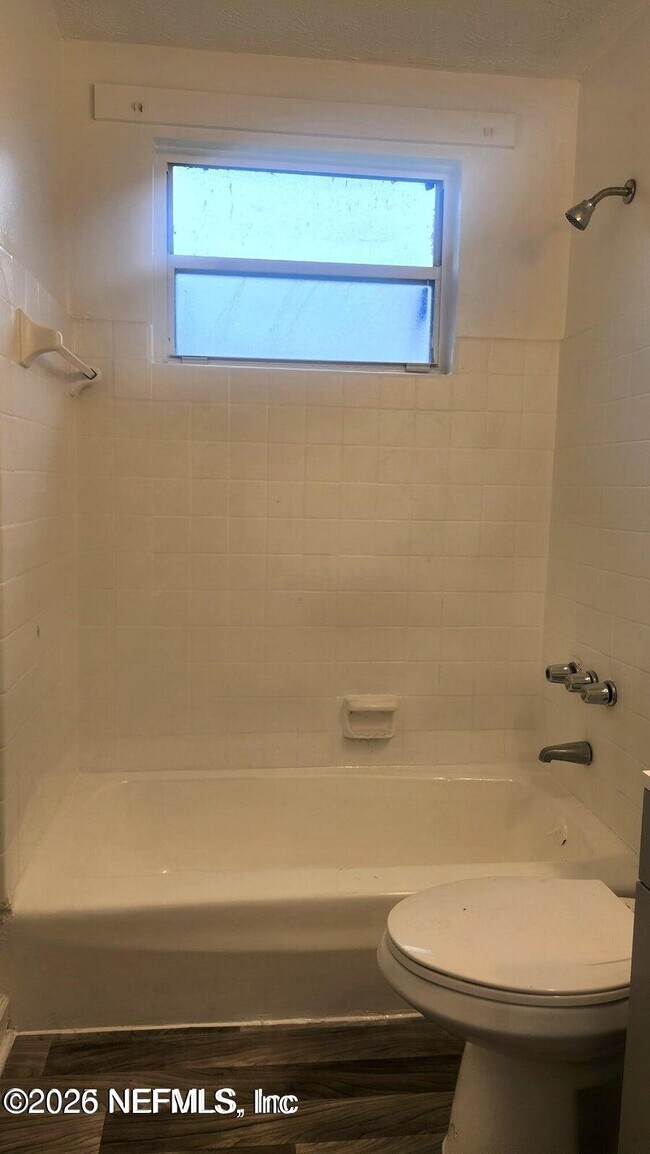 Foto del edificio - 1554 W 22nd St