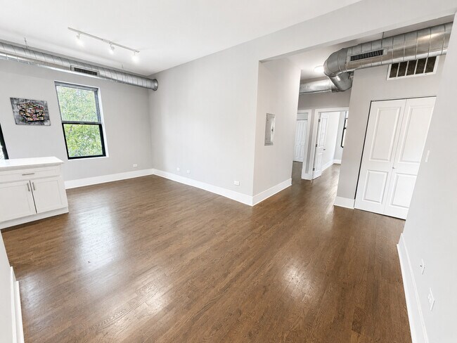 Foto del edificio - 1044 W 18th St