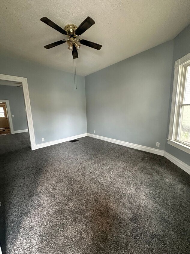 Building Photo - Updated home in the historic west side