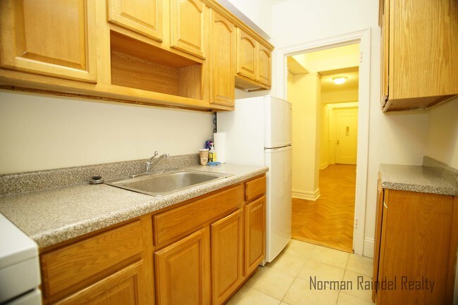 Foto del edificio - 529 E 235th St